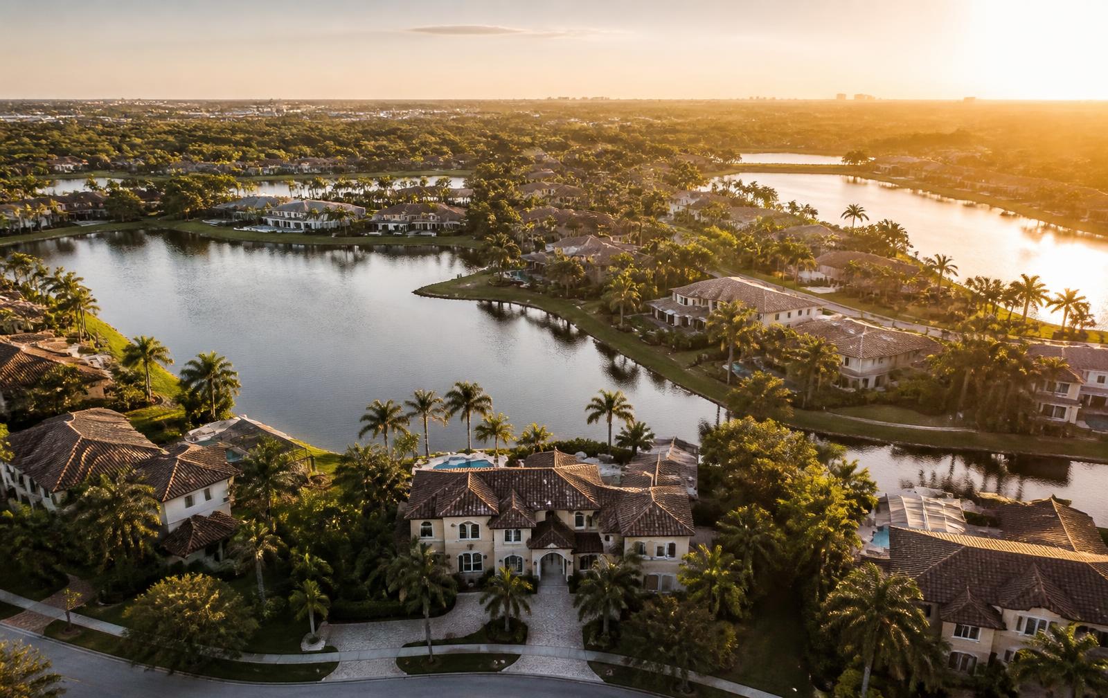 Vista aérea de um condomínio residencial em Orlando